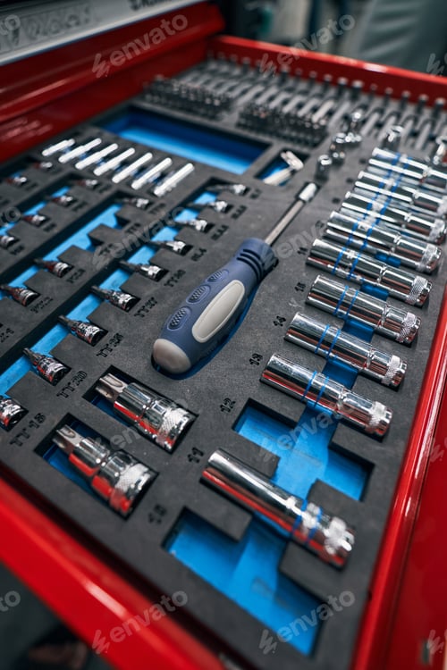 Preview: Heads for socket wrenches inside an instrument kit