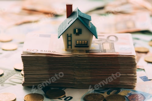 Preview: House model on cash stack closeup