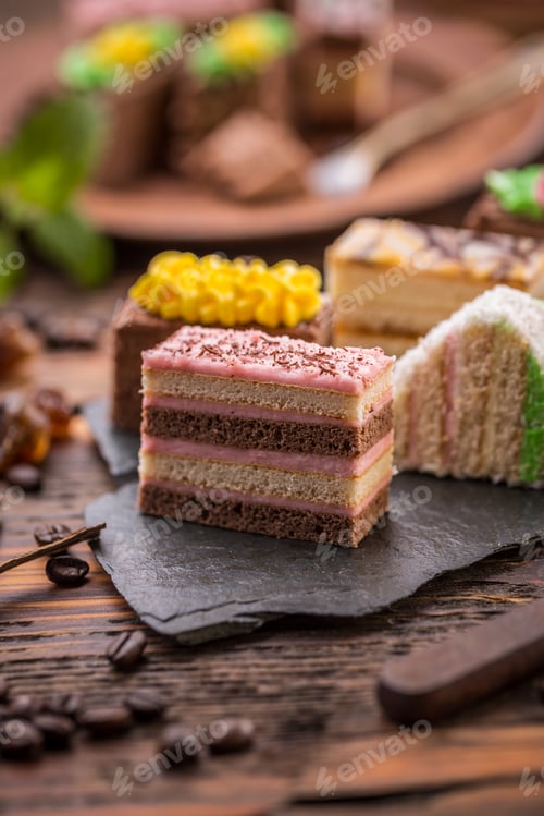 Preview: Colorful small square cake
