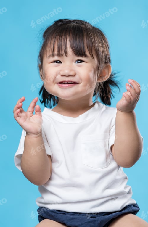 Preview: Cute little girl