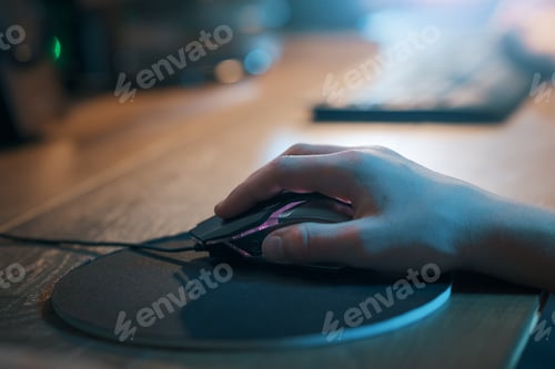 Preview: Gamer hand on the mouse close up