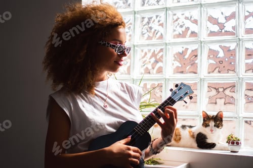 Preview: Playing ukulele