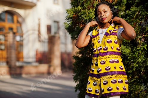 Preview: African woman in yellow