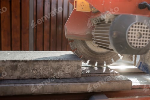 Preview: An angle grinder or circular saw with a concrete block