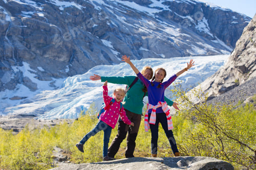 Preview: mother and daughters on a Nigardsbreen glacier