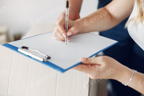 Preview: Woman moving and using a boxes