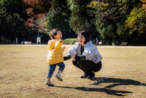 Preview: Japanese family in a park