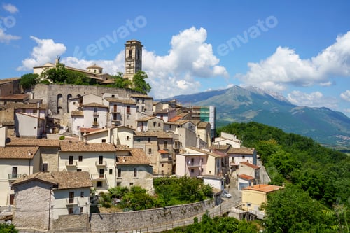 Preview: Landscape of Valle Peligna, Abruzzo, view of Goriano Sicoli