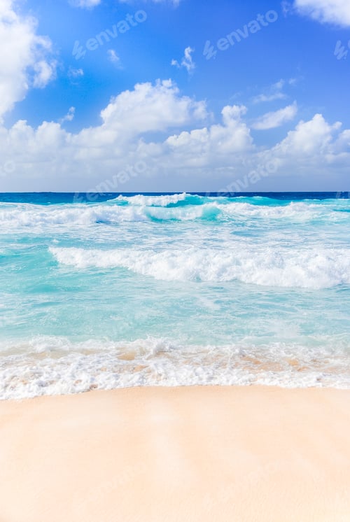 Preview: Stunning blue ocean. Hawaiian beach. No people