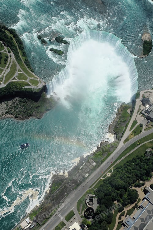 Preview: Vertical aerial view of the Niagra Falls with a rainbow