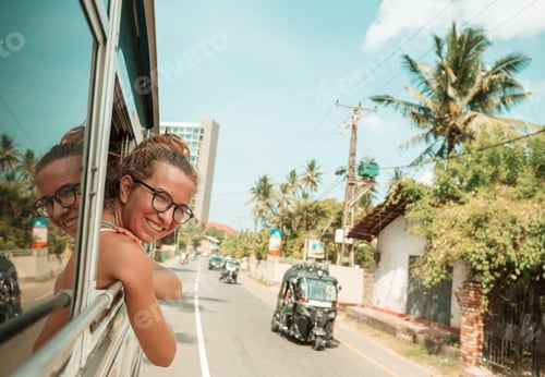 Vista previa: Girl in bus