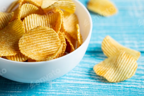 Preview: Close-up, a plate of potato chips on a blurred background.