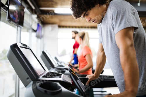 Preview: Picture of people running on treadmill in gym
