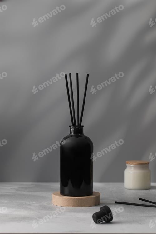 Preview: Bamboo sticks in a black bottle with indoor perfumes. Glass diffuser with fragrance for home.