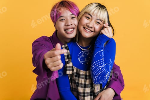 Preview: Asian couple smiling while rubbing their fingers together