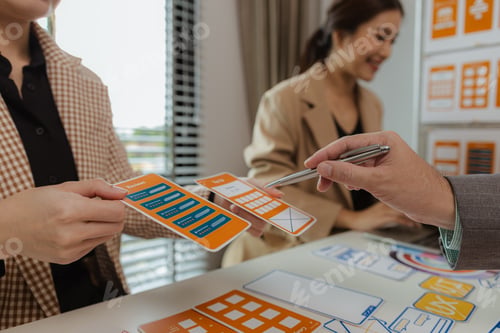 Preview: Digital product business owners brainstorm to find conclusions on choosing different website design