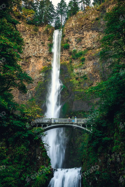 Preview: Multnomah Falls View, Columbia River Gorge, Oregon