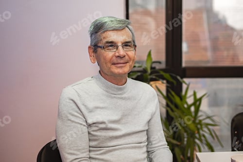 Preview: Mature male teacher on a meeting at language learning school