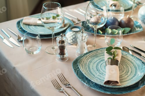 Preview: Luxury green table setting decorated with candles