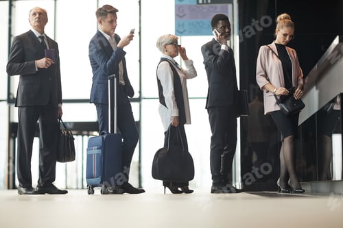 Preview: Business people at the airport