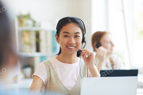 Preview: Call customer center operator
