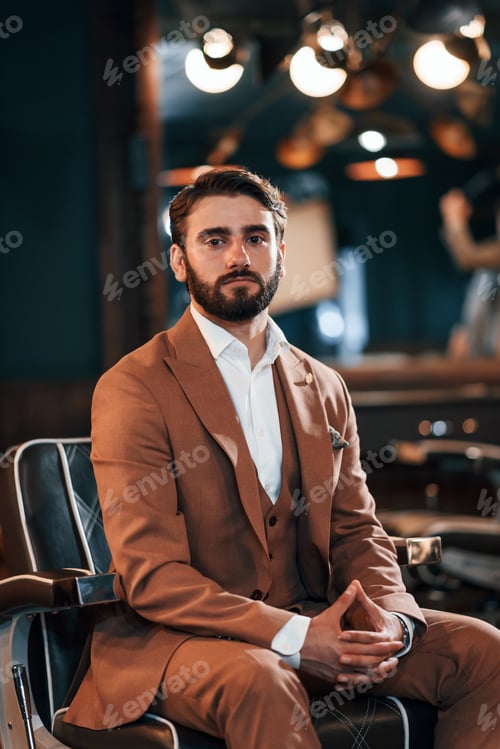 Preview: Handsome man with beard is in the barber shop