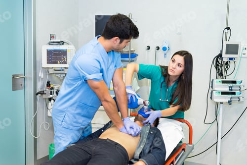 Preview: Medics making emergency procedure with respirator