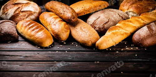 Preview: Different types of freshly baked bread.