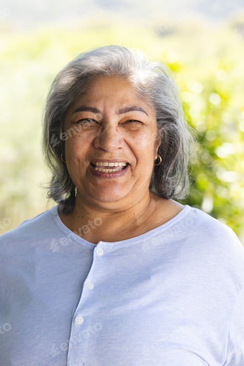 Vista previa: Portrait of happy biracial senior woman laughing in sunny garden, copy space