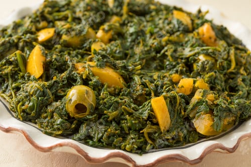 Preview: Dish with Moroccan style spinach salad