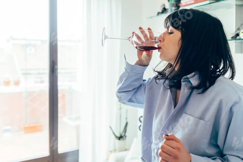Preview: Woman drinking red wine