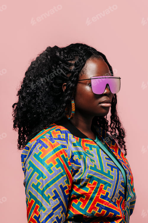 Preview: Black woman with colorful african outfit