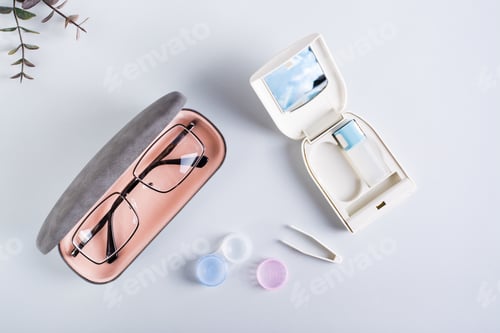 Preview: A case with glasses, a container with contact lenses and a set for their storage. Top view.