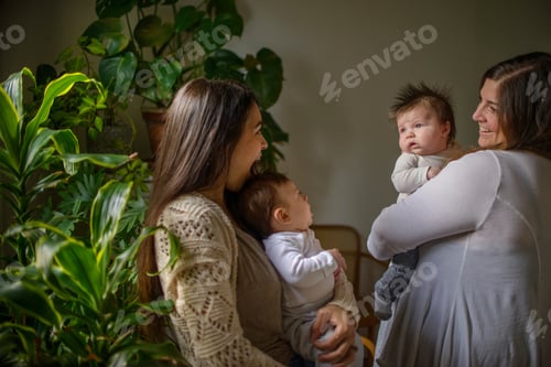 Preview: Mothers with their babies