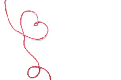 Preview: Red thread and heart isolated on white background