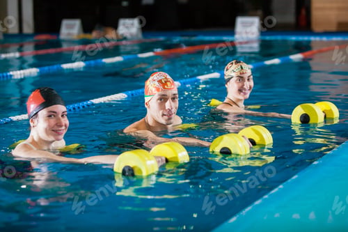 Preview: Group of happy people on aqua fitness in swimming pool.