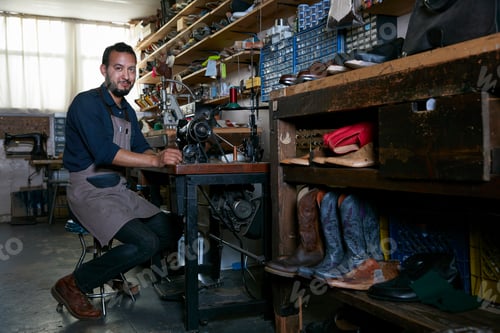 Preview: Portrait of male cobbler in traditional shoe workshop