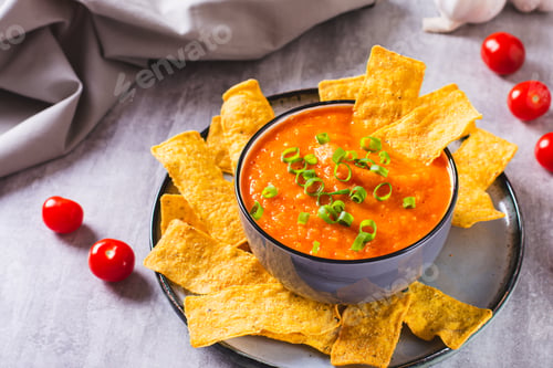 Preview: Bowl with mexican tomato salsa and corn chips on the table
