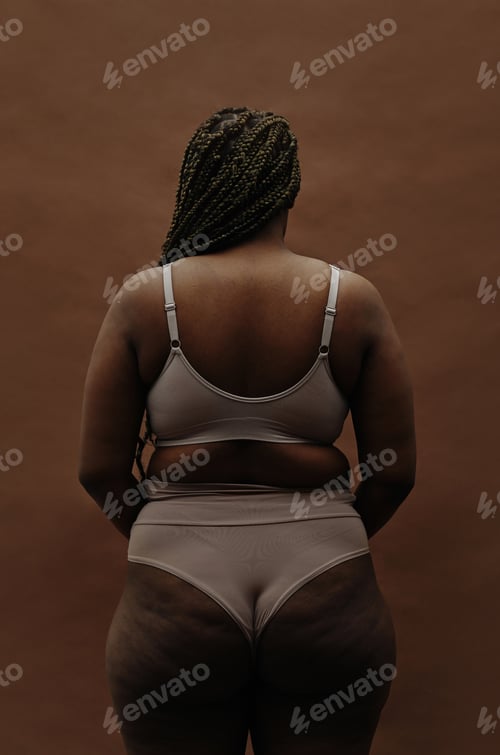 Preview: African plump girl in underwear