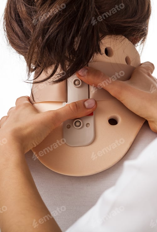 Preview: Woman using cervical collar