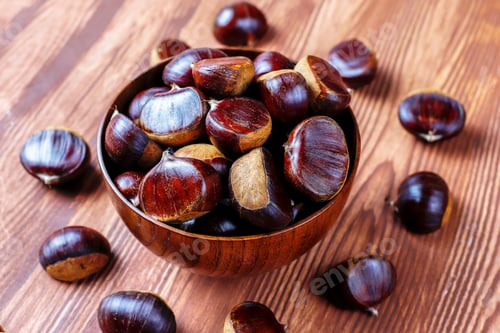 Preview: Fresh organic chestnuts.