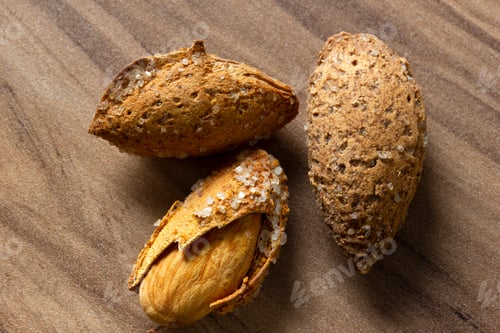 Preview: roasted, shelled and salted almonds