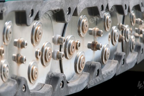 Preview: Selective focus shot of the steel link chain conveyor system