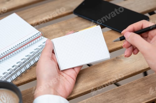 Preview: Businesswoman Holding Pen And Notepad With Important Message.
