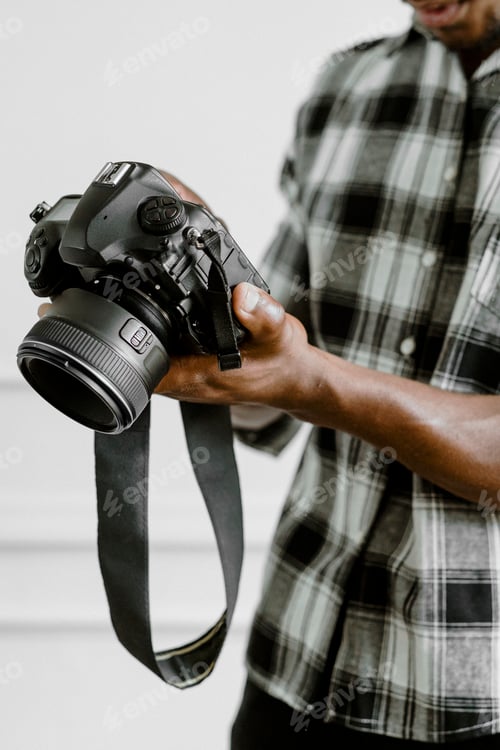 Preview: Photographer checking the images