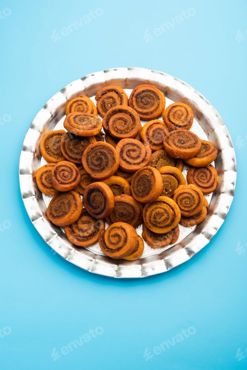 Preview: Indian Fried Bhakarwadi Tea Time Snack also known as bakarwadi, bakarvadi, bakar vadi or spring roll