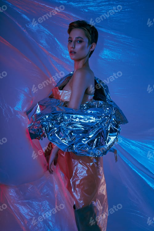 Preview: A Woman Wrapped in Sustainable Fashion