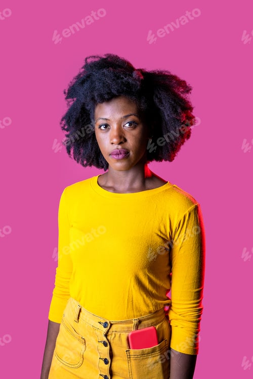 Preview: Young black woman posing isolated staring friendly and relaxed on pink background