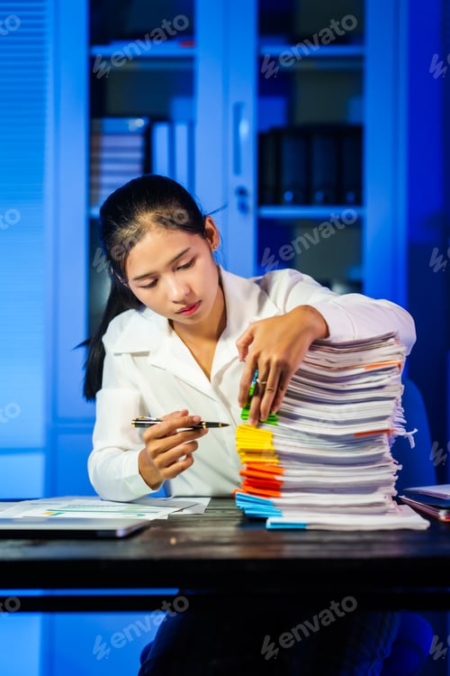 Preview: Asian business women often work late into the night, overwhelmed with stress,headaches,migraines