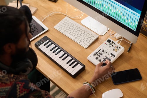 Preview: Musician using sound recording software